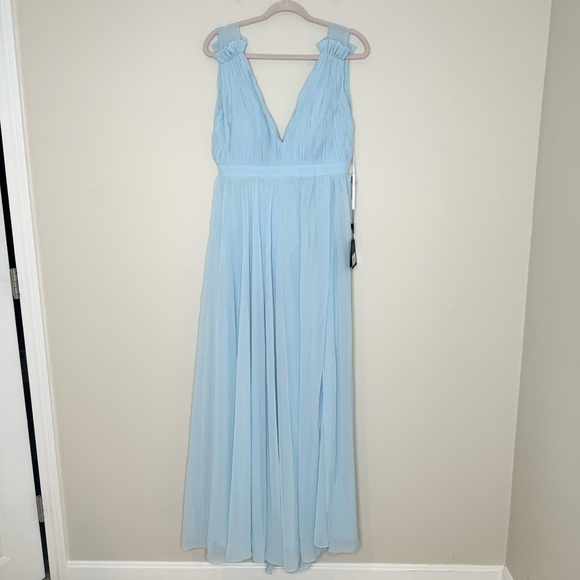 NWT Mac Duggal Pleated Chiffon Sleeveless V-Neck Gown Size 8 - Picture 3 of 9
